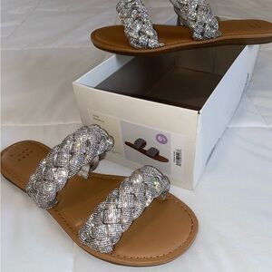 Silver Sandals with Open Toe and Textured Straps